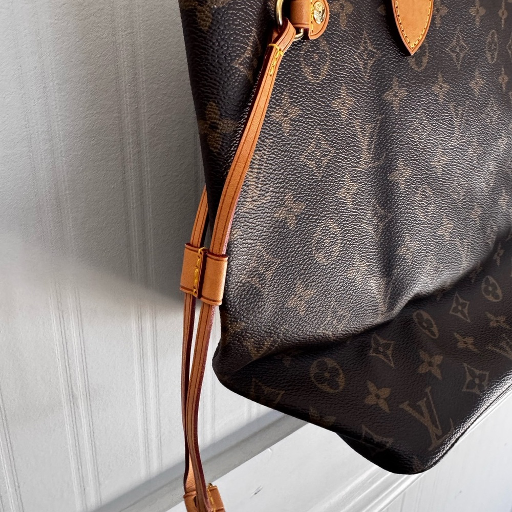 Louis Vuitton Monogram Neverfull MM - Picture 4 of 15